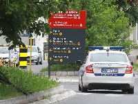 "Ima BROJNE POVREDE: Evo kako je žena koja je pala sa trećeg sprata zgrade na Vračaru