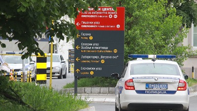 "Ima BROJNE POVREDE: Evo kako je žena koja je pala sa trećeg sprata zgrade na Vračaru