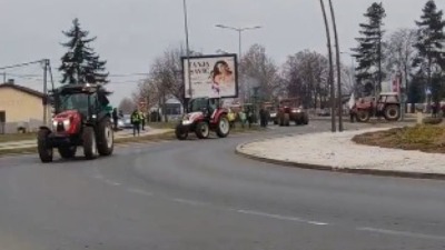 Počela desetočasovna blokada magistrale u NS, sa studentima i poljoprivrednici (VIDEO)