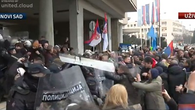 Napao snimatelja na protestu u Novom Sadu, sad mu se smeši funkcija?!