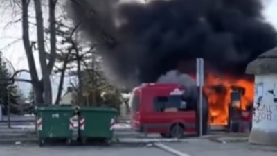 BUKTI MINIBUS : Dim kulja na sve strane (VIDEO)