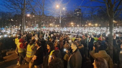 Arhiv javnih skupova objavio: Evo koliko je ljudi bilo na protestu ispred Ministarstva (FOTO)