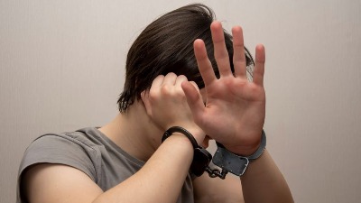 Večeras uhapšeno pet srednjoškolaca na Vračaru, među privedenima i sin Gorana Šušljika!