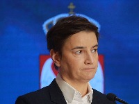 Brnabić: Studenti primoravali ljude da gaze zastavu Srbije