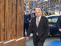 Šmit podneo ostavku pod AMERIČKIM PRITISKOM