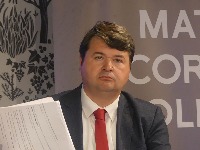 Nova vlast u Ustavnom sudu: Petrov zarađuje 820.000 mesečno i voli da hvali režim na Pinku i Informeru!