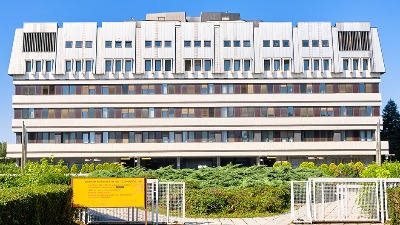 Aleksa podlegao povredama: Zakucao se kolima u banderu, pa umro na VMA