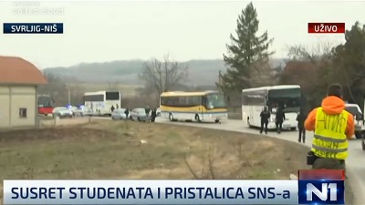 HIT Autobusi sa SNS-ovcima susreli se sa studentima, krenuli u rikverc - studenti ih jurili: "Zašto bežite" (VIDEO, FOTO)