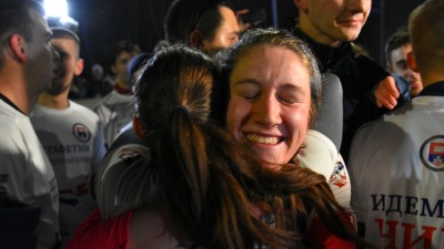 Stigle studentske kolone u Niš: Suze, ovacije, crveni tepih i vatromet (FOTO, VIDEO)