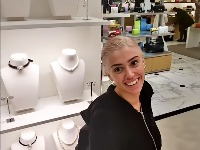 Sevnula ZADNJICA na ulici! Dok Kanje Vest šokira izjavama, Bjanka opet šeta POLUGOLA (FOTO) 