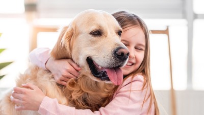 Deca koja odrastaju sa psima su socijalno i emocionalno inteligentnija