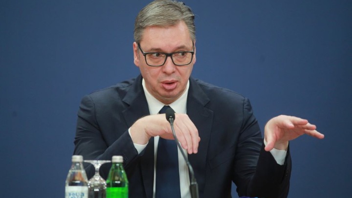 Poricanje, bes, pregovaranje, depresija - Vučić je u haosu: Ostalo mu samo ovo (FOTO)