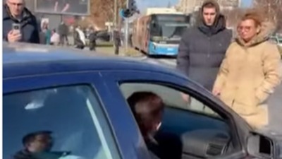 Pokušali da probiju blokadu, pa pretili: Ponovo incident u Novom Sadu (VIDEO)