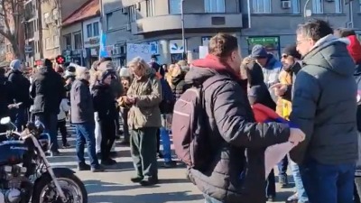 Počela novosadska "Šetnja roditeljske solidarnosti" (VIDEO)