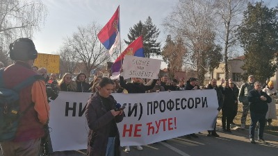 Pešaci iz Niša dočekani kao oslobodioci u Merošini, uz posluženje i aplauze (FOTO/VIDEO)