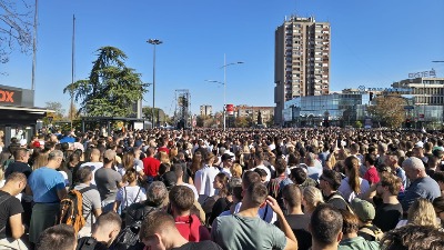 AP povodom godišnjice pogibije u Novom Sadu: Studenti odbacili Vučićevo izvinjenje, hoće izbore
