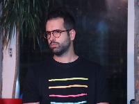 Pijanista maskiran u komunalca "prekrojio" oko Generalštaba: "Mama, istoriju brišu gubitnici!"