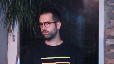 Pijanista maskiran u komunalca "prekrojio" oko Generalštaba: "Mama, istoriju brišu gubitnici!"