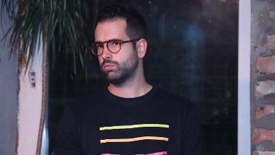 Pijanista prelepio zatvorske rešetke preko novogodišnje dekoracije u NS: "Besplatan prevoz za funkcionere" (FOTO)