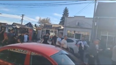 Srbi s Kosova koji su krenuli da podrže Vučića nisu se proveli baš najbolje u Mrčajevcima (VIDEO) Srbi s Kosova koji su krenuli da podrže Vučića nisu se proveli baš najbolje u Mrčajevcima (VIDEO)