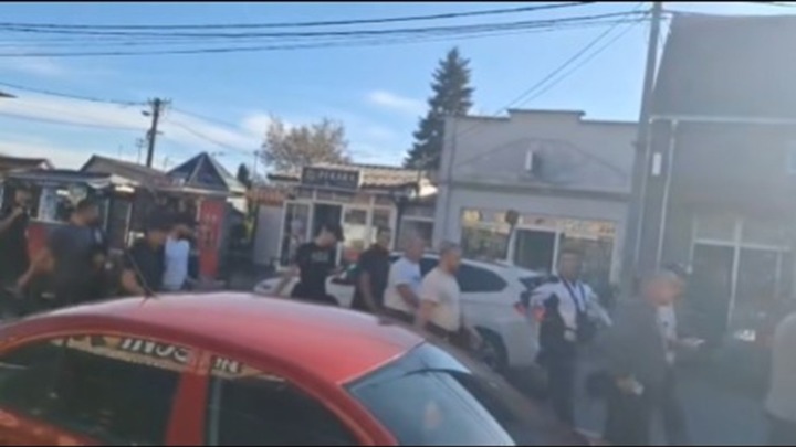 Srbi s Kosova koji su krenuli da podrže Vučića nisu se proveli baš najbolje u Mrčajevcima (VIDEO)