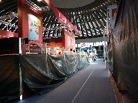 Deo štandova na Sajmu knjiga obmotan crnim platnom