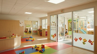 Vaspitačica zaboravila dete u vrtiću, zaključala i otišla kući - majku uveravali da je neko uzeo dečaka