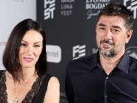 Samo jedna fotka sa svadbe, a ljubav traje skoro dve decenije: Tajna braka Slobode Mićalović i Vojina Ćetkovića