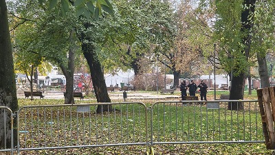 Poslanik "upao" u Ćacilend da bi položio venac za heroje Prvog svetskog rata (VIDEO)