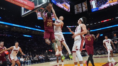 Nikola Jović asistirao za pobedu u sumanutom finišu (VIDEO)