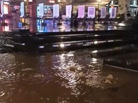 "Šapić napravio bazen u centru“: Trg republike poplavljen posle dva dana kiše (VIDEO)