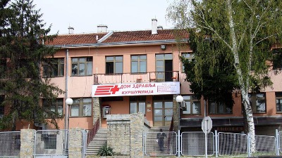 Bezobrazluk: Naplaćuju parking u krugu Doma zdravlja (FOTO)