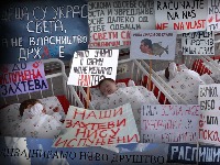 SAMO JOŠ BEBE U TIRŠOVOJ NE ŠTRAJKUJU Da li bi Vučić PRIZNAO eventualni PORAZ na izborima?