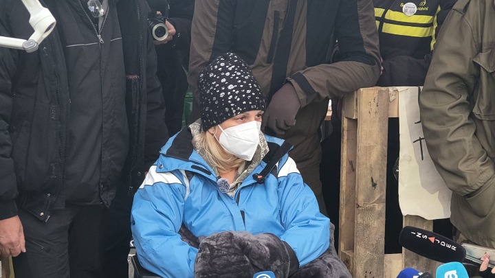 Dijana Hrka: Ne odustajem od štrajka glađu, ako treba tužiću i predsednika (FOTO/VIDEO)