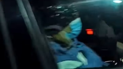 Veterani odvezli Dijanu Hrku sa mesta gde je štrajkovala glađu (VIDEO)