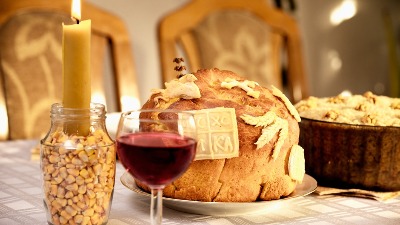 SLAVSKI BONTON: Šta gosti NIKAKO ne treba da rade na slavi, a šta je dužnost domaćina?