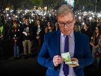 POSLE 12 MESECI BORBE PROTIV "NASILNIH BLOKADERA" Dok mnogi misle da je Vučić gotov - on zarađuje Leks specijalis