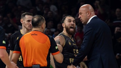 Džejms optužio navijača da ga je SAPLEO - odmah je izbačen iz Arene (VIDEO)