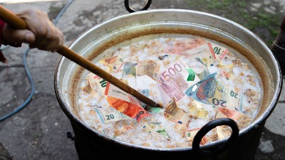 STO KILA SVINJA - 200 KILA MAST Vučić tvrdi da Srbija ima para