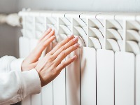 Vatrogasac upozorava: Popularni trik s radijatorima za uštedu na grejanju može da IZAZOVE POŽAR