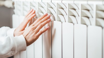 Vatrogasac upozorava: Popularni trik s radijatorima za uštedu na grejanju može da IZAZOVE POŽAR