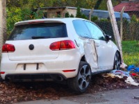 "Golfom" uleteo MEĐU LJUDE na Banjici: Dve osobe završile u Urgentnom centru