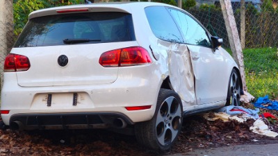 "Golfom" uleteo MEĐU LJUDE na Banjici: Dve osobe završile u Urgentnom centru