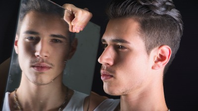 Kako prepoznati NARCISA? Psiholozi otkrivaju 6 ključnih znakova upozorenja