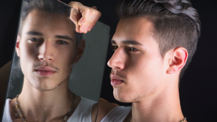 Objavljena LISTA ZEMALJA u kojima žive NAJVEĆI NARCISI na svetu: Evo gde je Srbija