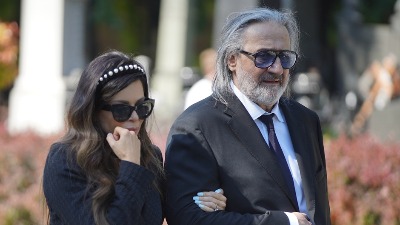 KRAJ RATA KOJI JE PUNIO NASLOVNICE: Tišina posle oluje između Nikoline Pišek i Miše Grofa!