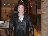 Alen Islamović prodaje TITOVE LEŠNIKE "Ferero rošeu“: Godišnje ZARADI OGROMNE PARE – na plantaži radi samo 6 meseci