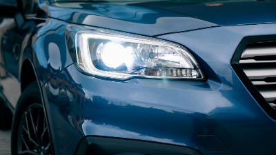 Menjaju se dnevna svetla na vozilima: Šta nova odluka znači za vozače i proizvođače
