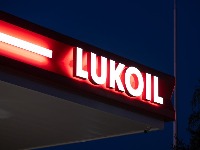 SAD odložile sankcije Lukoilu!