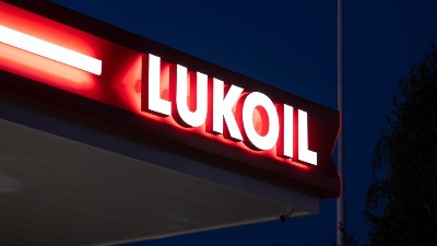 Od američkih giganata do investitora povezanog s Pornhubom: Ko je sve ušao u trku da kupi Lukoil